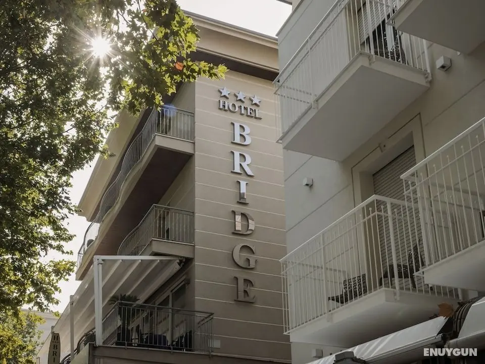 Hotel Bridge - Öne Çıkan Resim