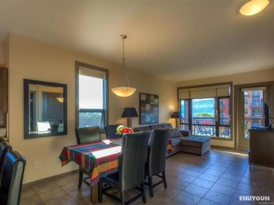 Bright Corner Unit With Lake and Pool Views #543 - Öne Çıkan Resim