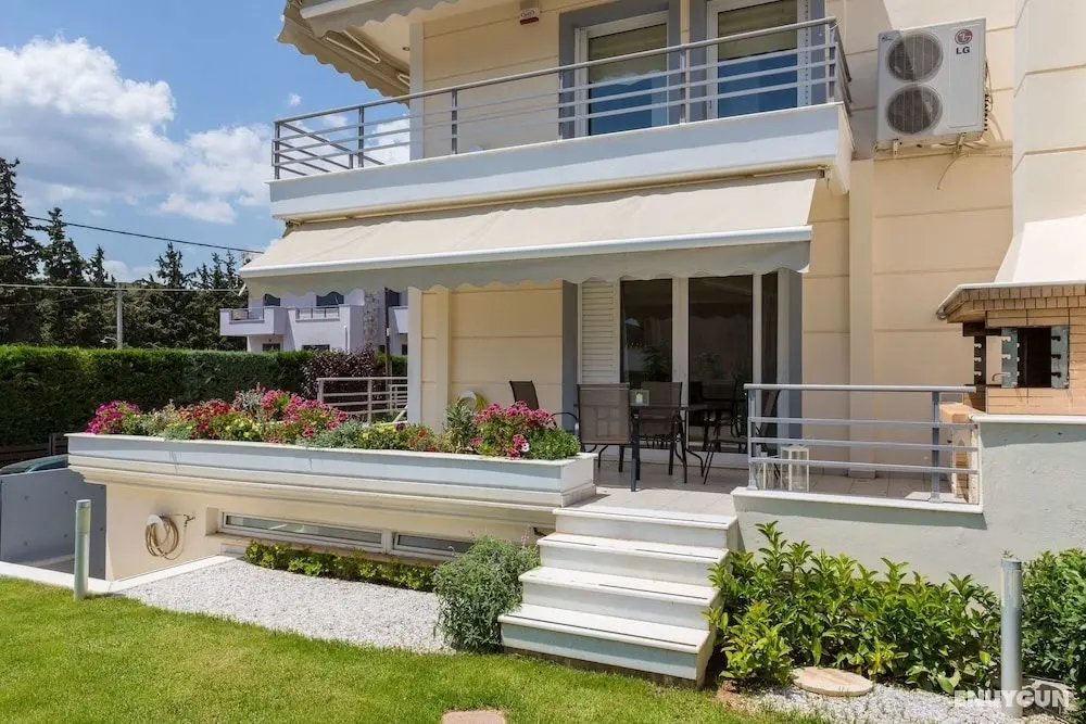 Bright & Spacious two-floor Family Garden Home - Öne Çıkan Resim