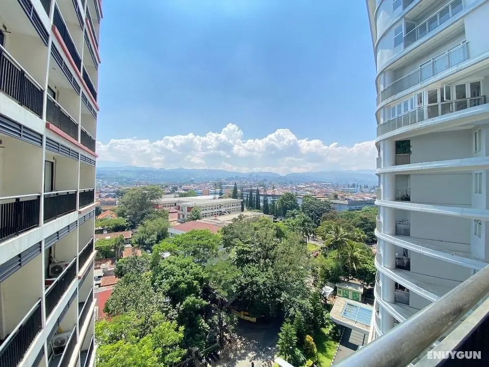Bright Studio Room at Beverly Dago Apartment - Dış Mekan