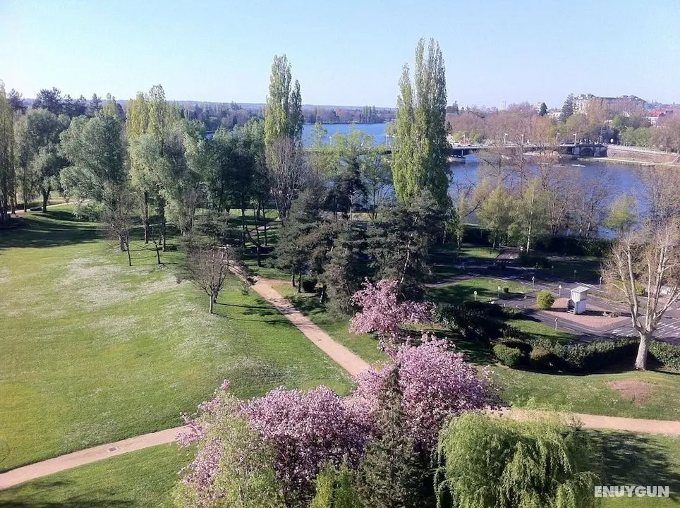Brit Hotel Le Parc Vichy - Dış Mekan