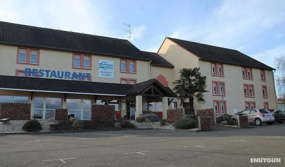 Brit Hotel Les Evens - Dış Mekan