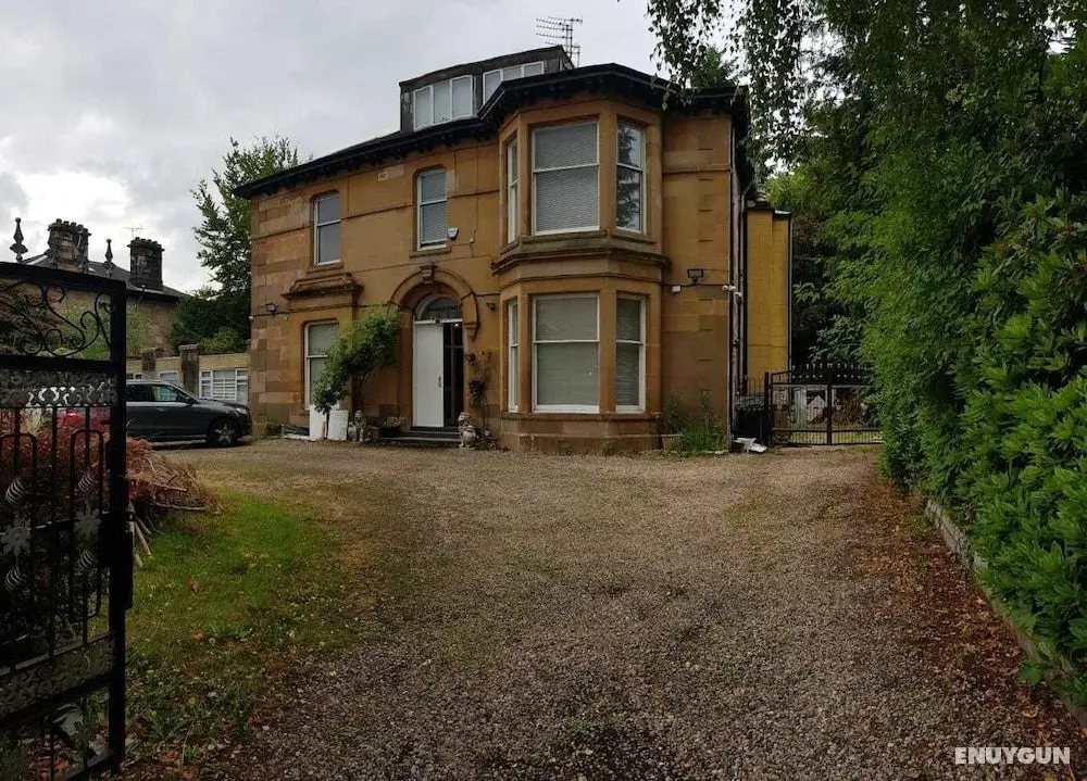 Broadstone House near Glasgow Airport - Öne Çıkan Resim