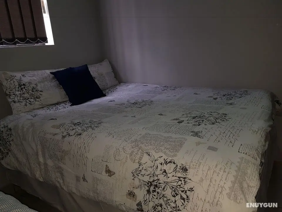 Brownstone Backpackers - Öne Çıkan Resim