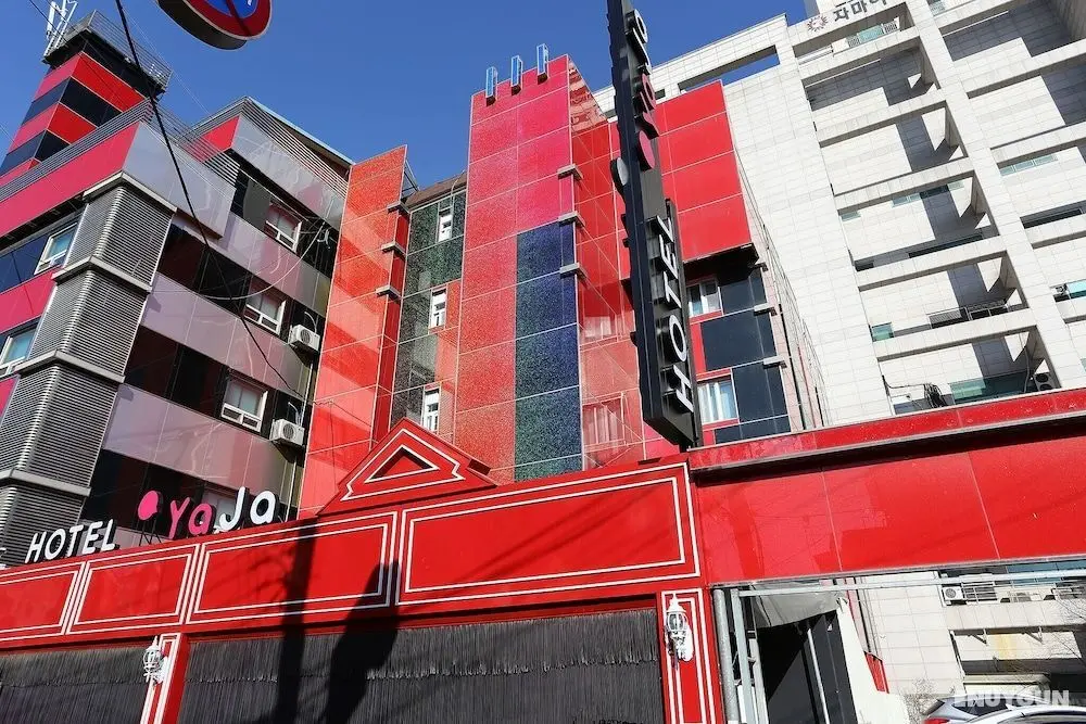 Bucheon Yaja Yeokgok Station - Dış Mekan
