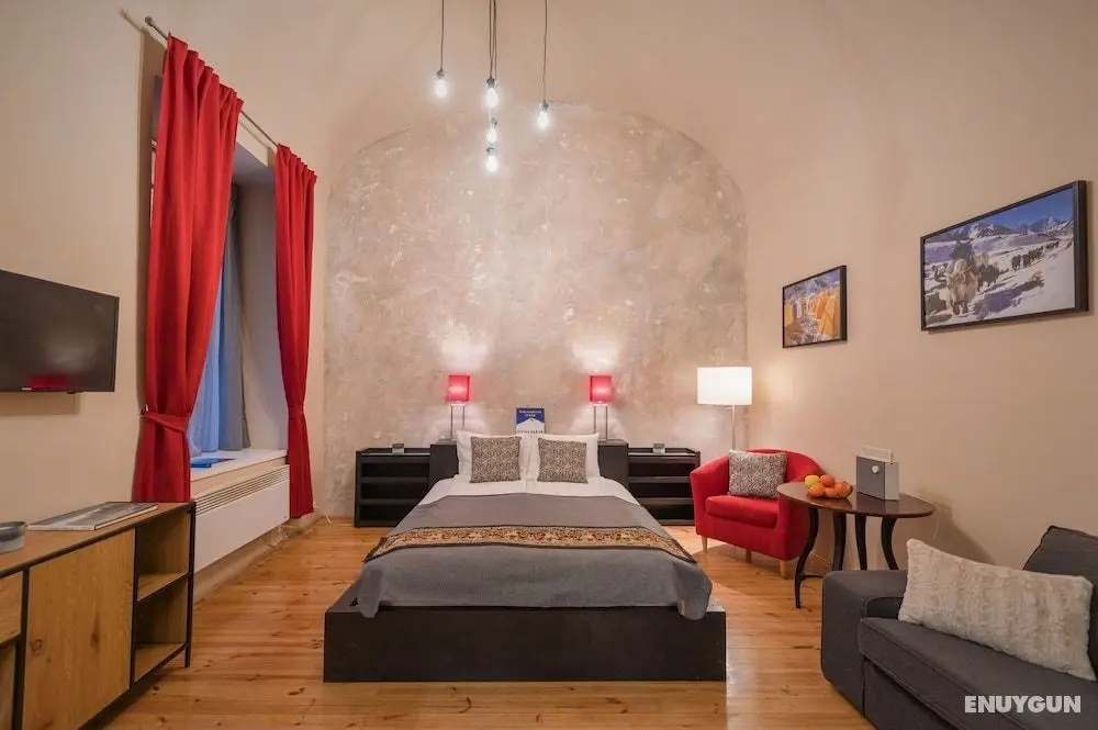 Budapest Base Camp - Öne Çıkan Resim