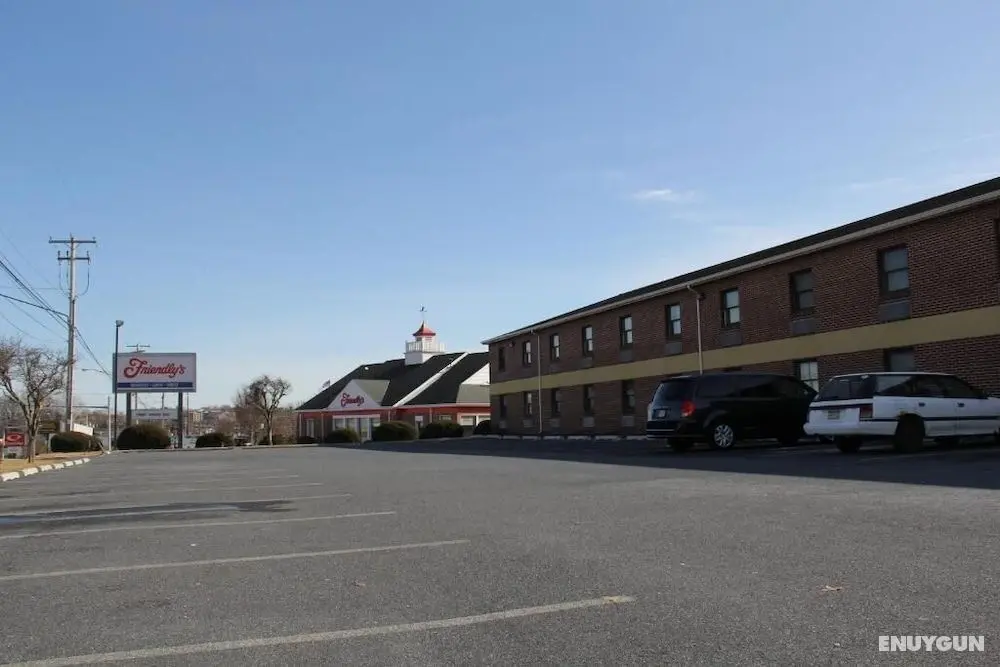 Budget Host Inn - Otopark