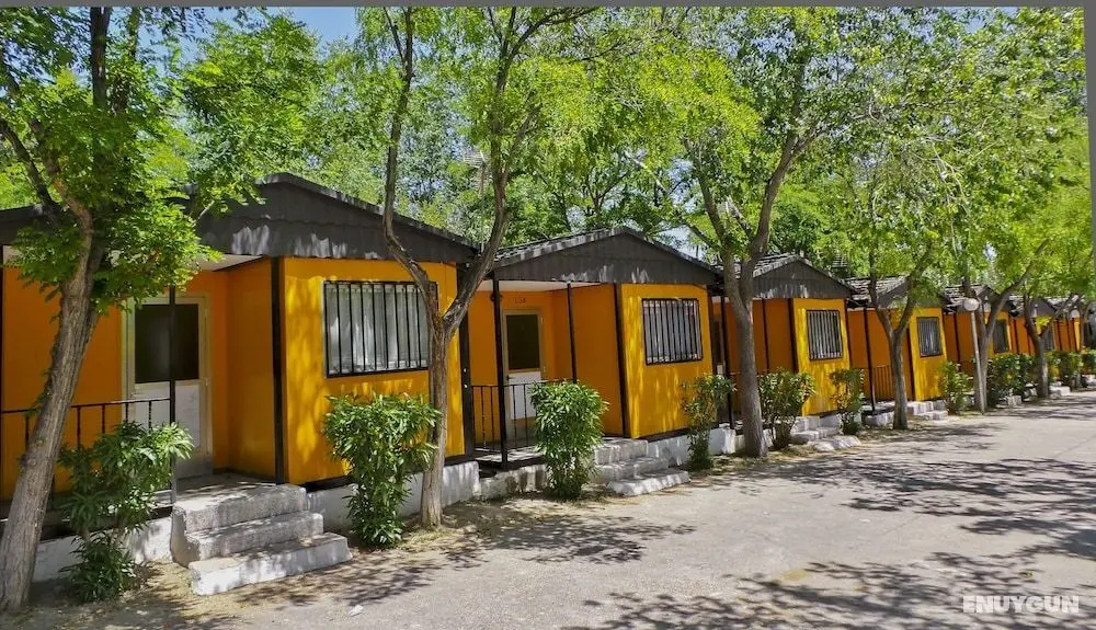 Bungalows Camping Alpha Madrid - Dış Mekan