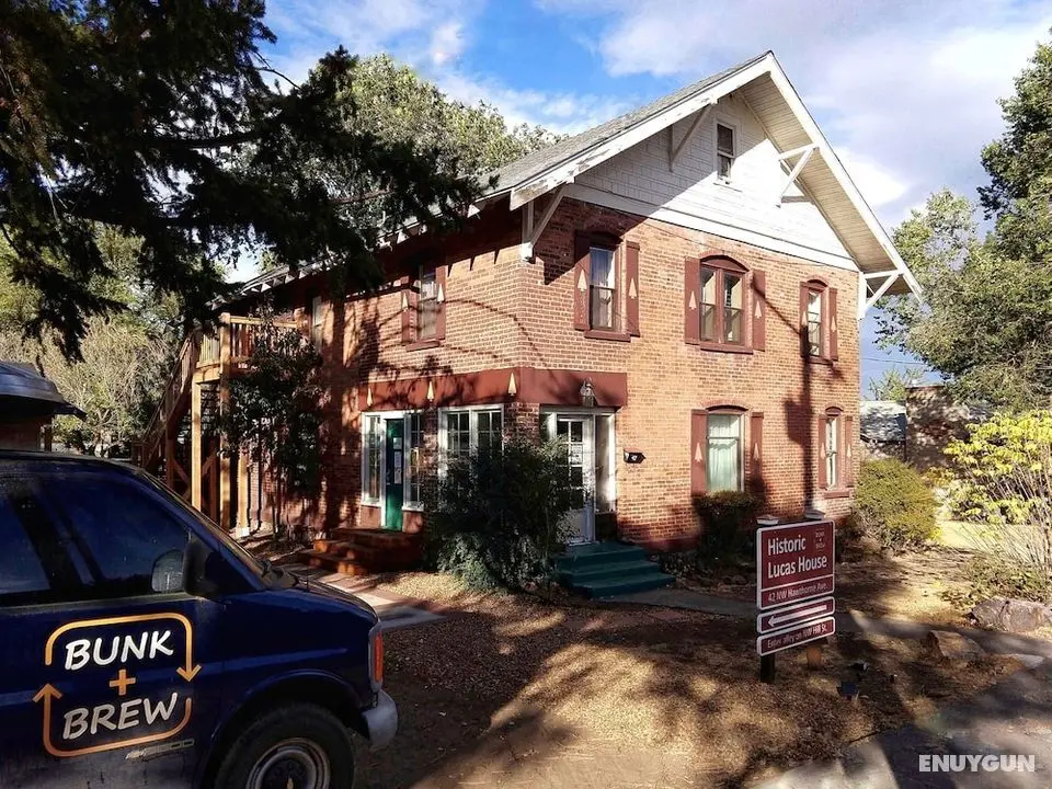 Bunk+Brew Historic Lucas House - Öne Çıkan Resim