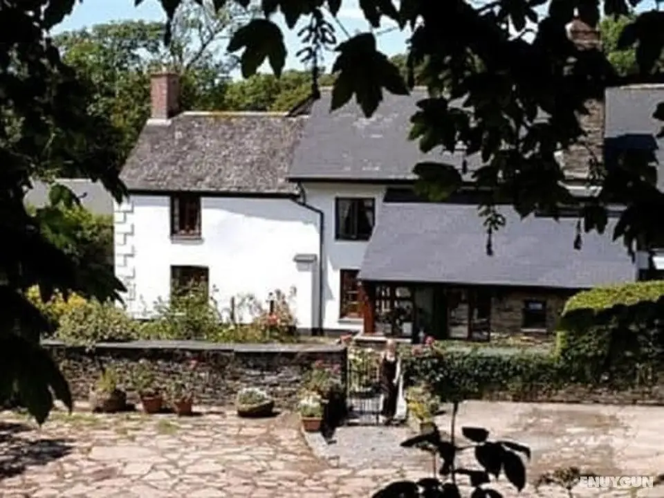 Burton Farmhouse - Öne Çıkan Resim