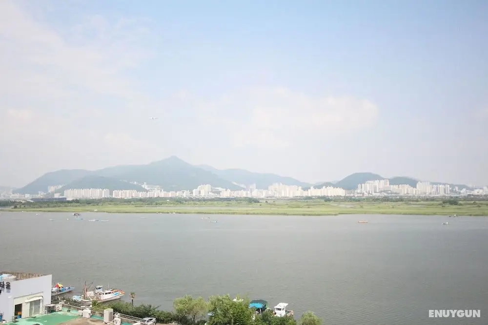 Busan Myeongji Martin - Oda
