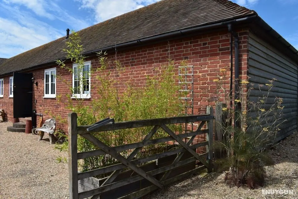 Buttercup Cottage - Öne Çıkan Resim