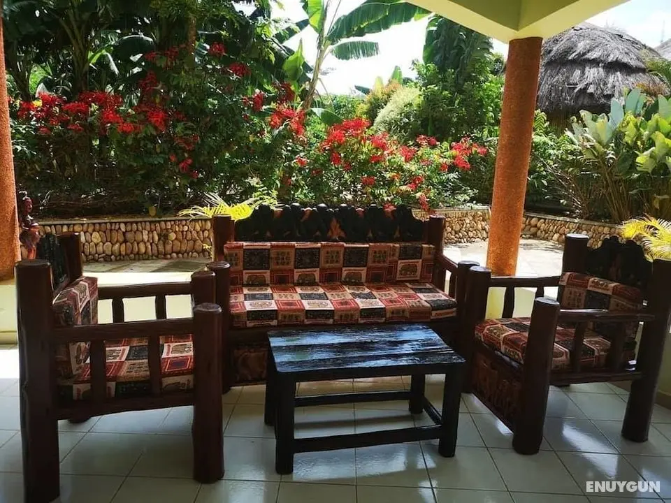 Bwindi Cultural Centre - Öne Çıkan Resim