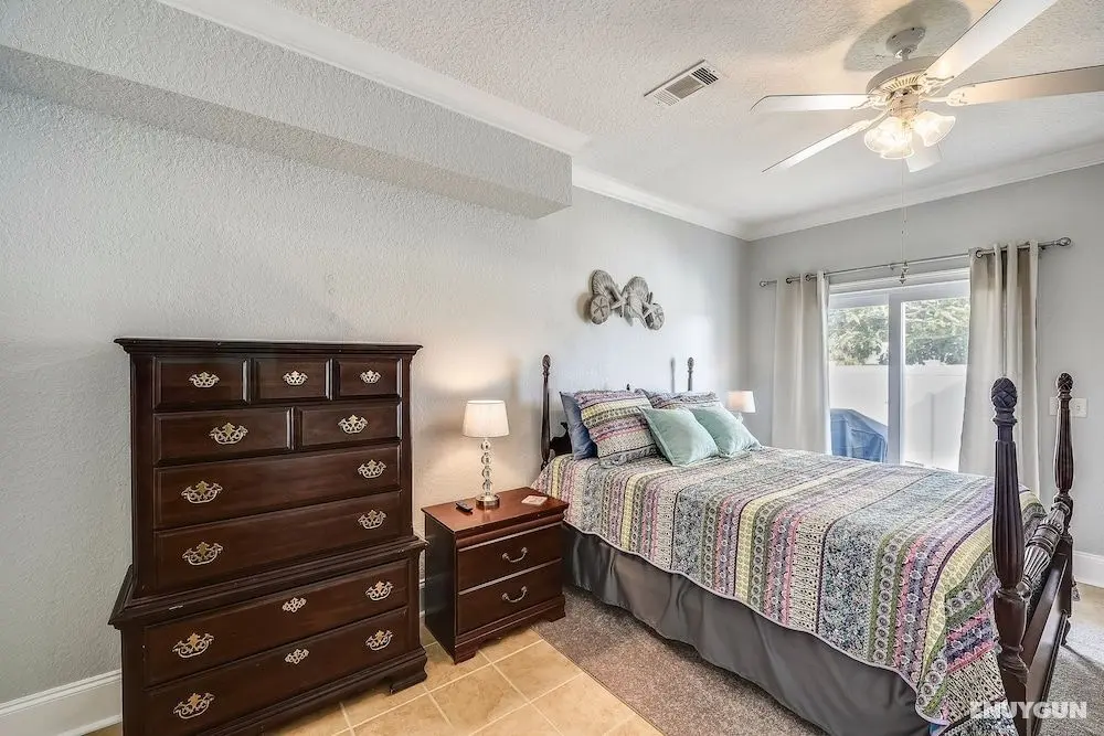 C Dreams by Book That Condo - Oda