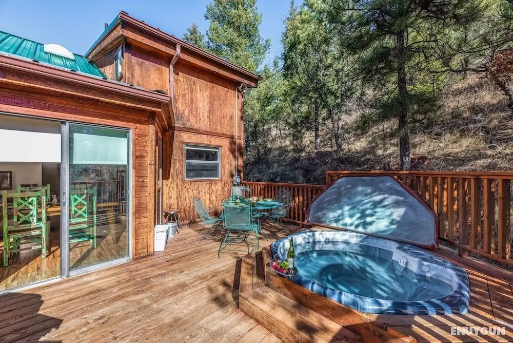 Cabin on the Creek - Öne Çıkan Resim