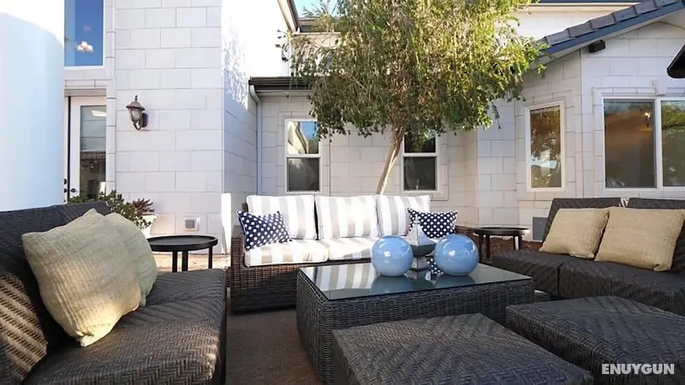 Calle Contento - Grand Contento - Oda