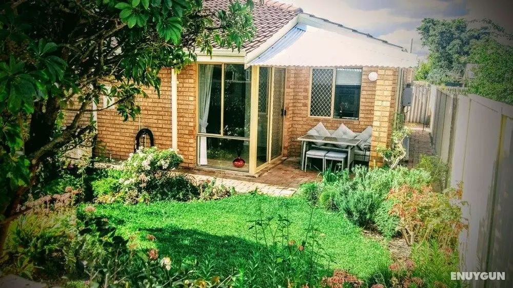Camelias Boutique Cottage in Dianella - Lobi