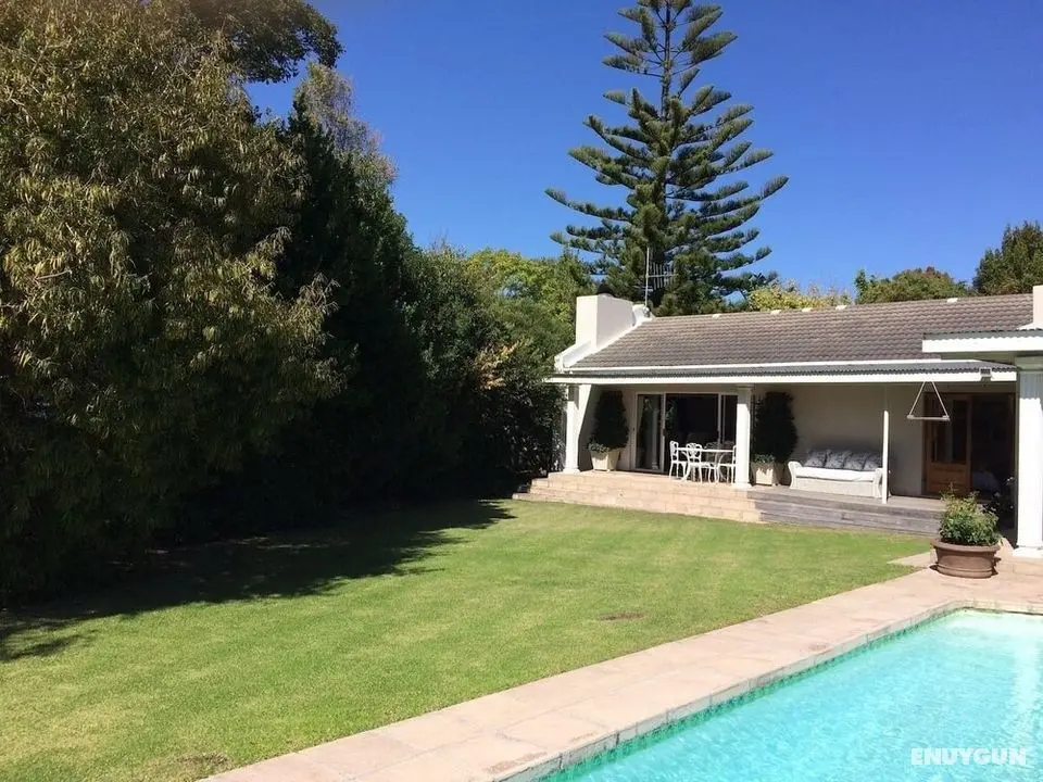 Camelot in Constantia - Öne Çıkan Resim