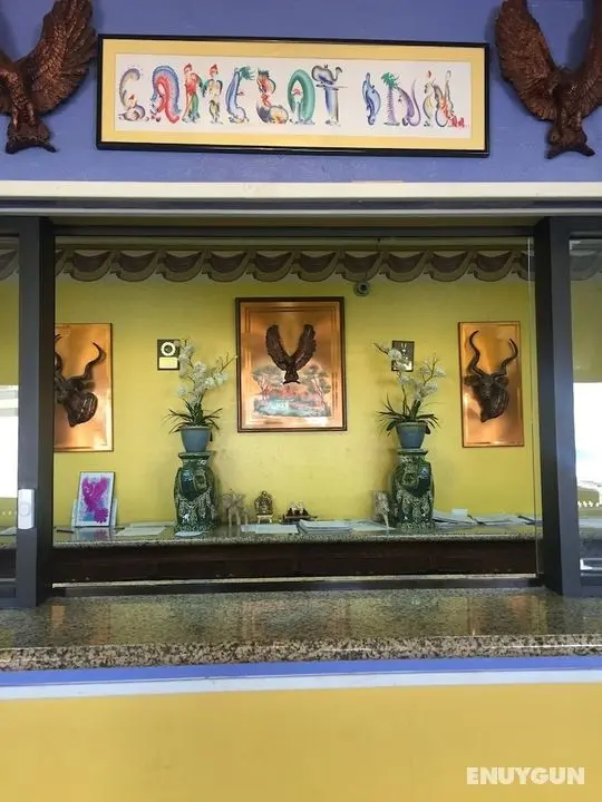 Camelot INN - Lobi