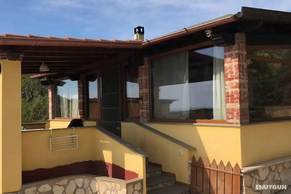 Camilla House - Öne Çıkan Resim