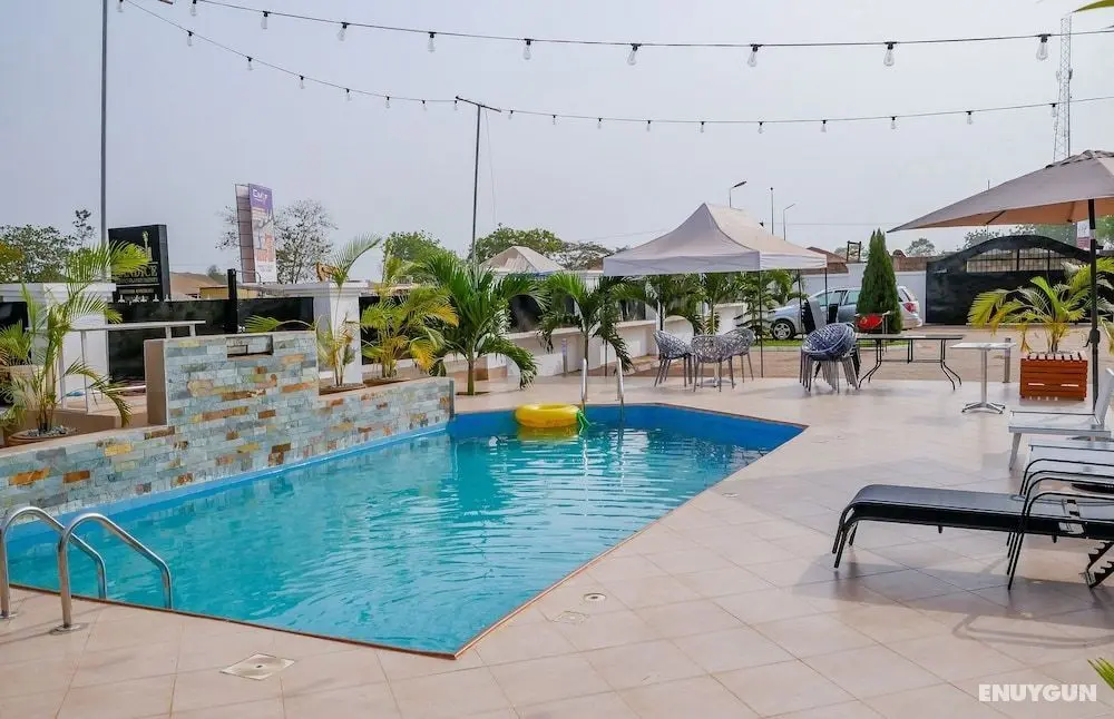 Candice serviced Apartment - Öne Çıkan Resim