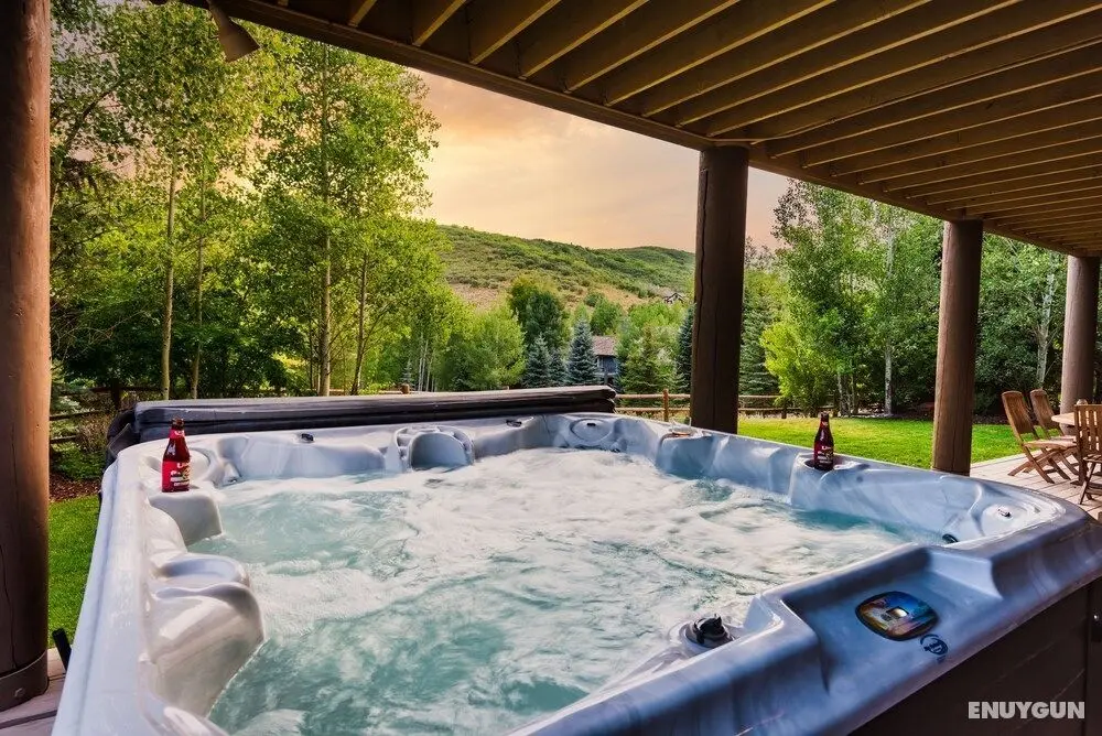 Canopy by Avantstay 8 BR Cabin w/ Hot Tub, Movie Theatre & Sauna - İç Mekan