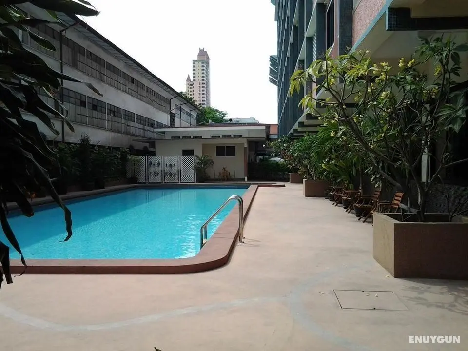 The Capital Mansion - Genel