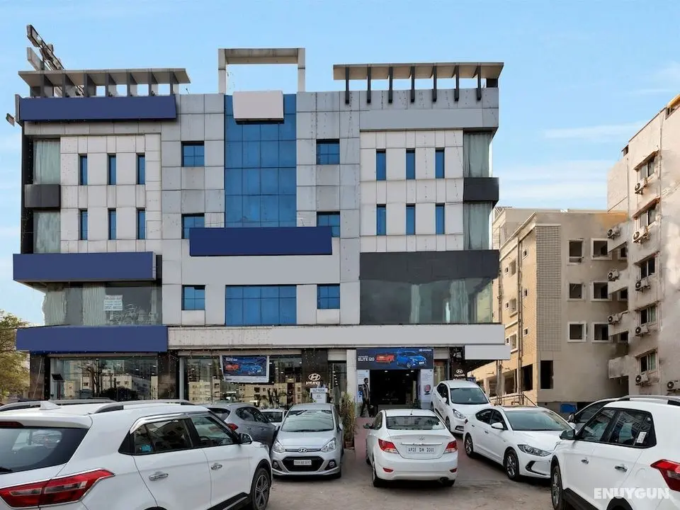 Capital O 12384 Hotel Rudra Grand - Dış Mekan
