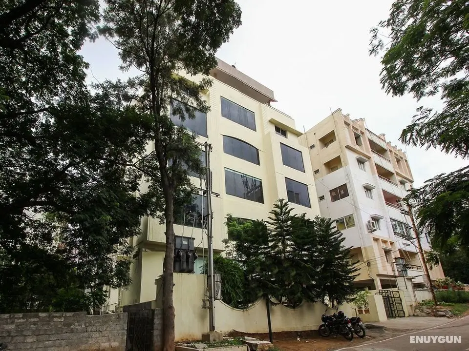 Capital O 18592 M Hotel - Dış Mekan