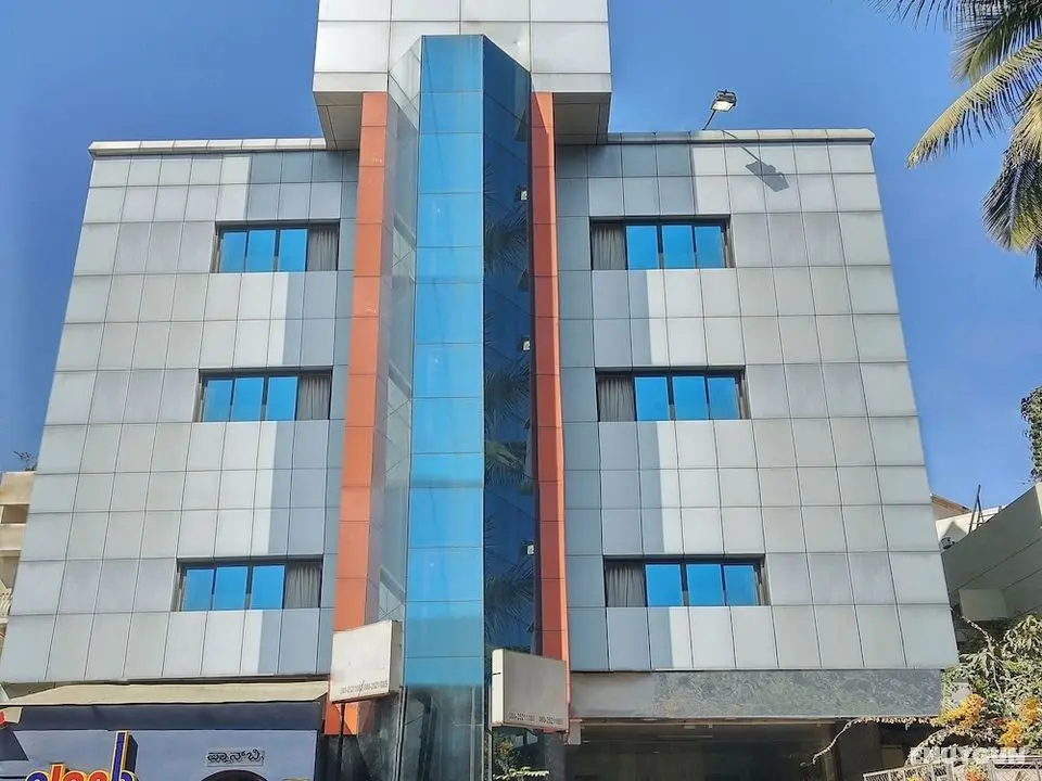 Capital O 333 Hotel Crystal Homes - Dış Mekan