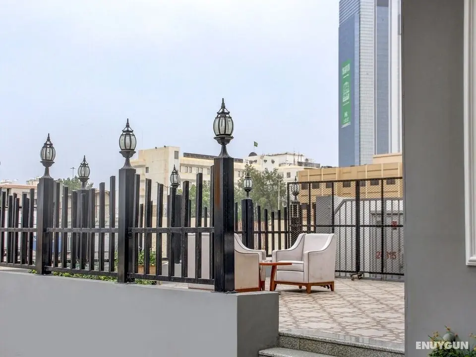Capital O 581 Goldish Hotel - Dış Mekan