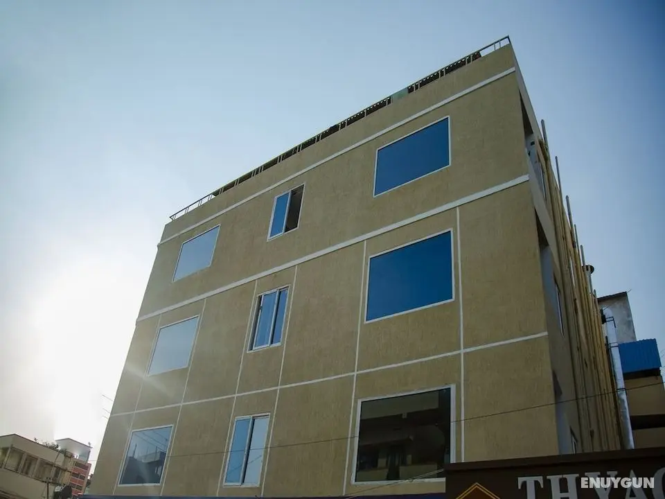 Capital O 7884 Hotel Thyag Inn - Dış Mekan
