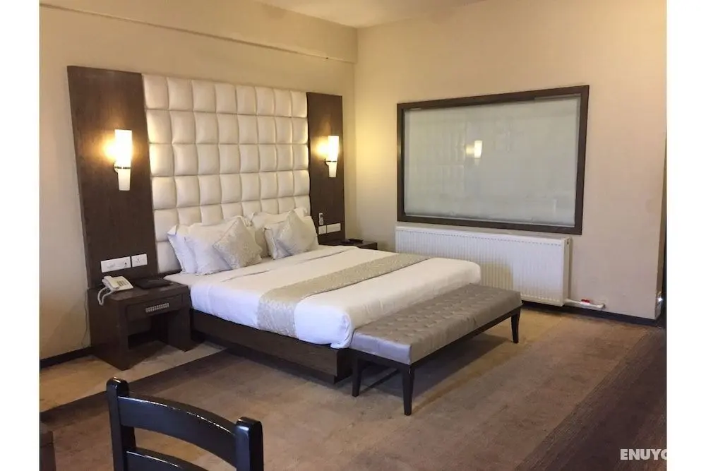 Capital O 9508 Hotel Pine Spring - Öne Çıkan Resim