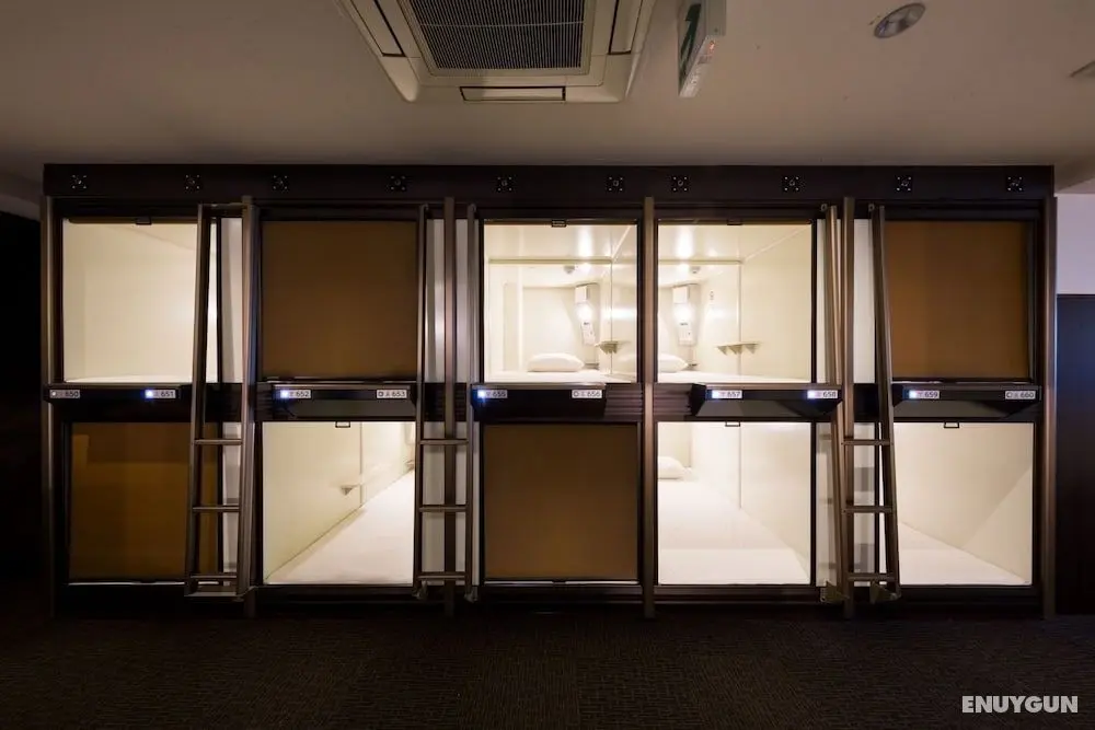 Capsule Hotel CUBE - Öne Çıkan Resim