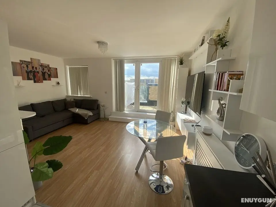 Captivating 1-bed Apartment in Barking - Öne Çıkan Resim