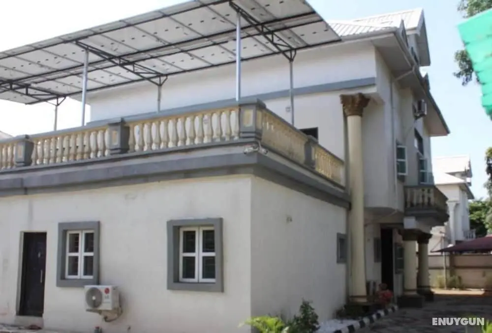 Captivating 4-bed House in Lagos - Dış Mekan