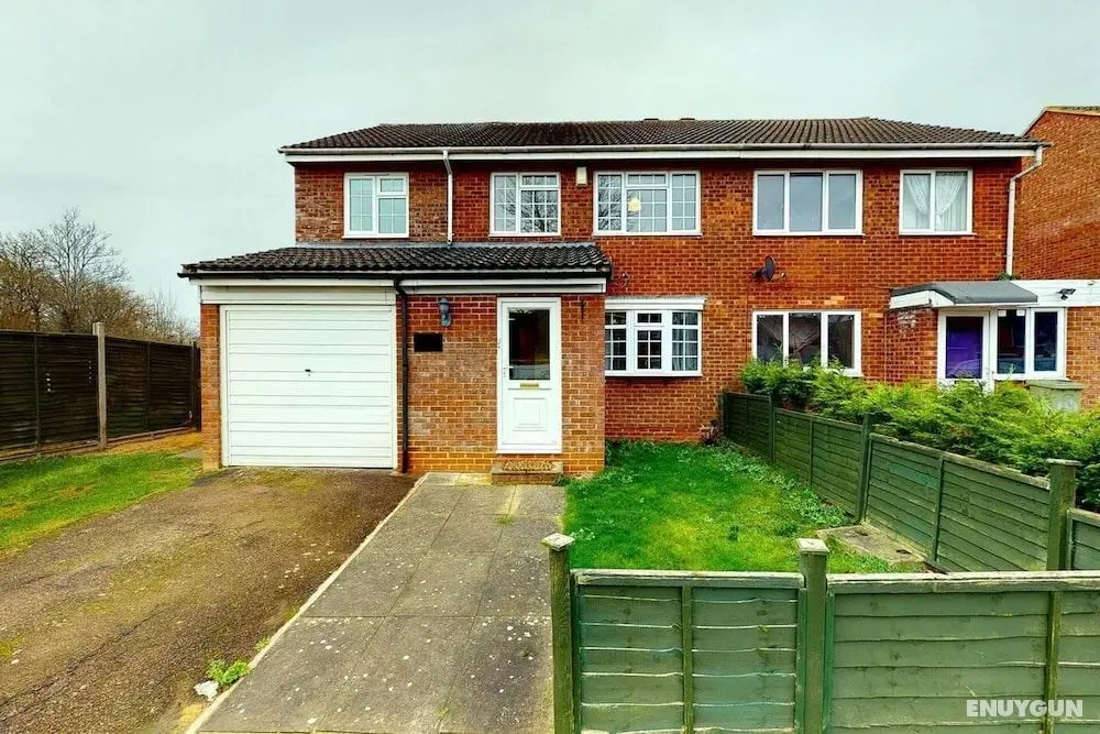 Captivating 4-bed House in Milton Keynes - Dış Mekan