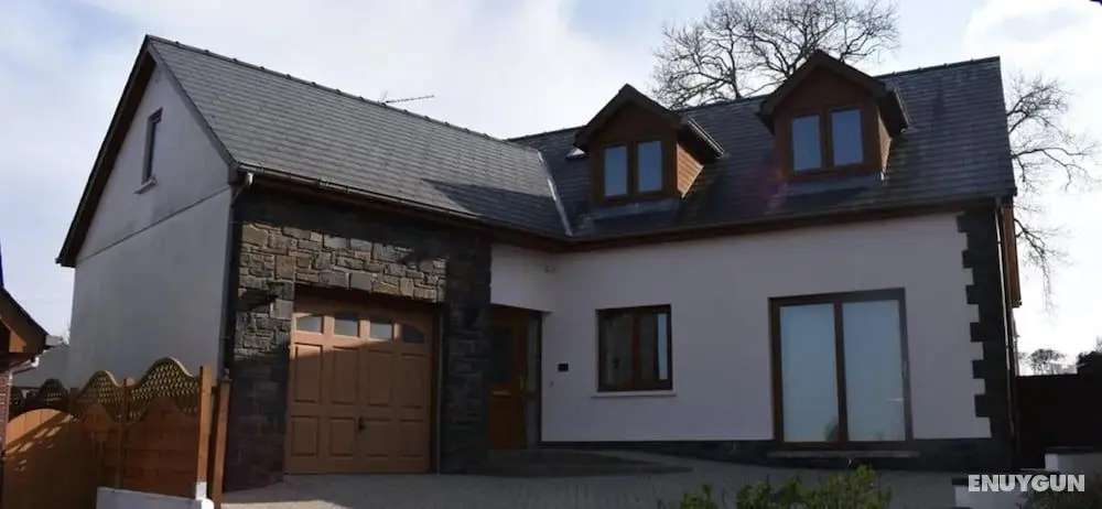 Captivating 4-bed House in West Wales, UK - Öne Çıkan Resim