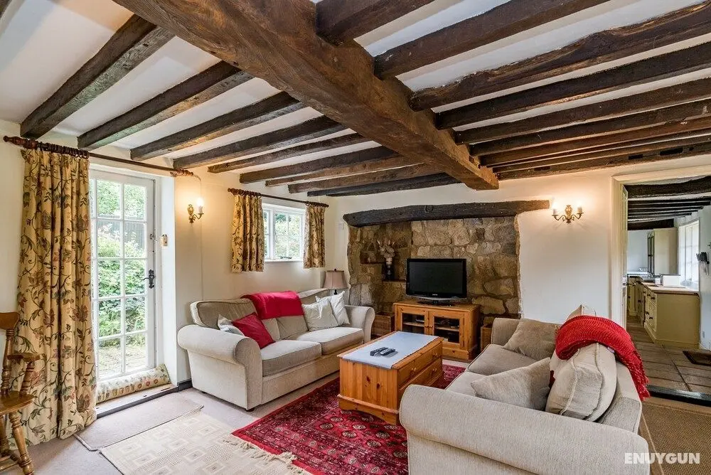Captivating 6 Bed Cottage in the Village of Moulso - Öne Çıkan Resim