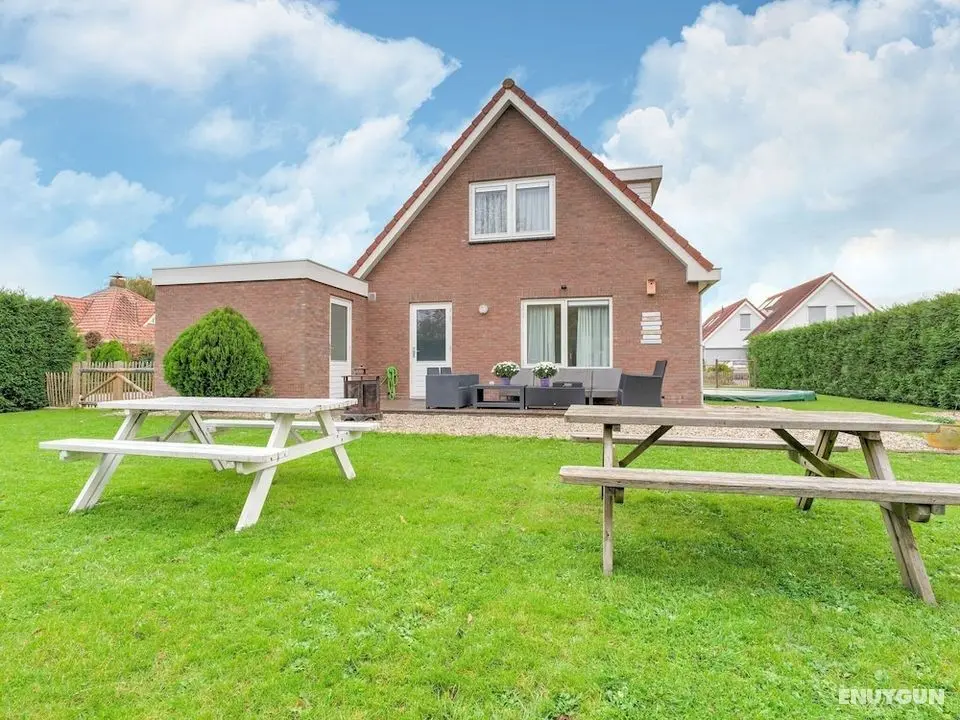 Captivating Holiday Home in Zeewolde near Forest - Öne Çıkan Resim