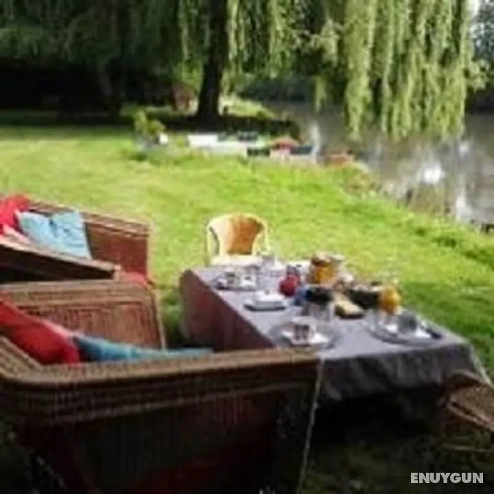 Caravane Eriba au Bord de l'Eure - Kahvaltı