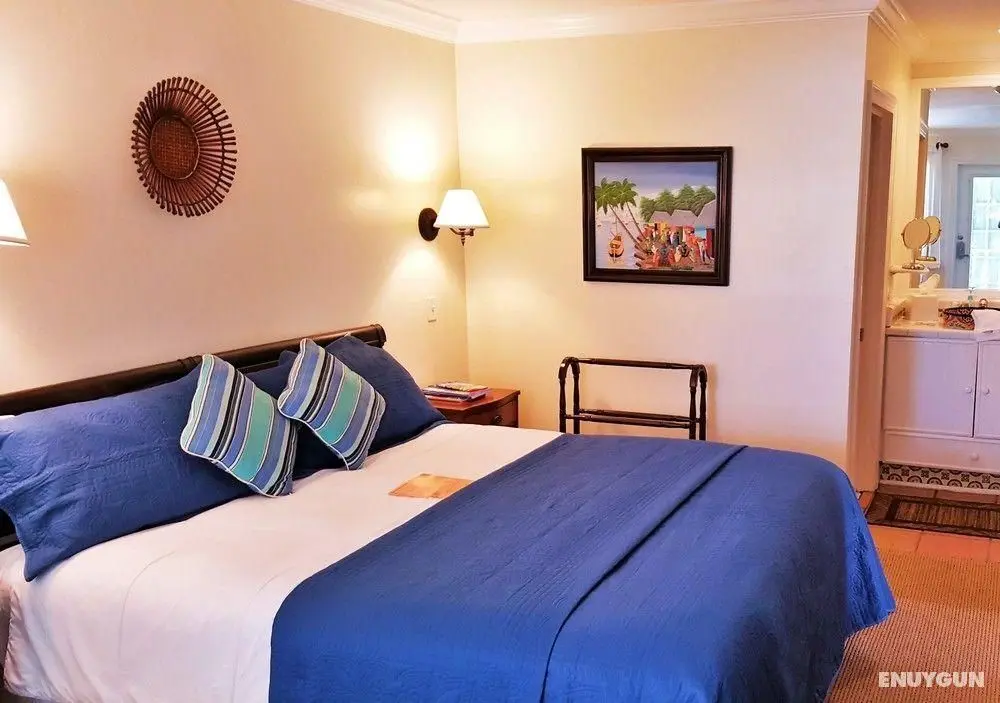 The Caribbean Court Boutique - Genel