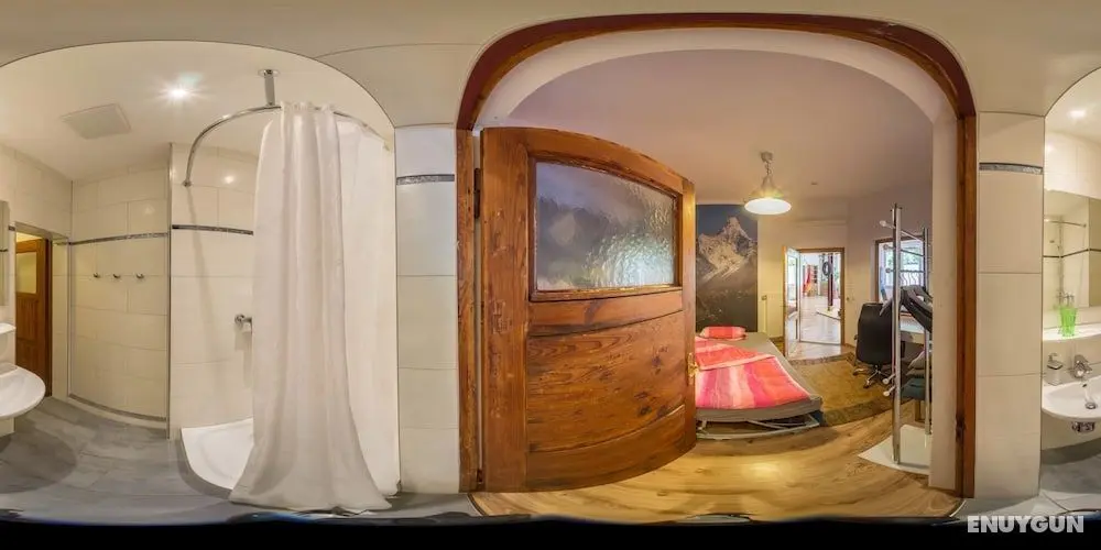 Carli's Base Camp - Öne Çıkan Resim