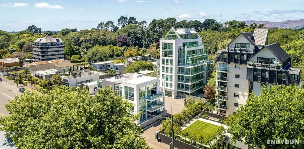 The Carlton Apartments - Öne Çıkan Resim