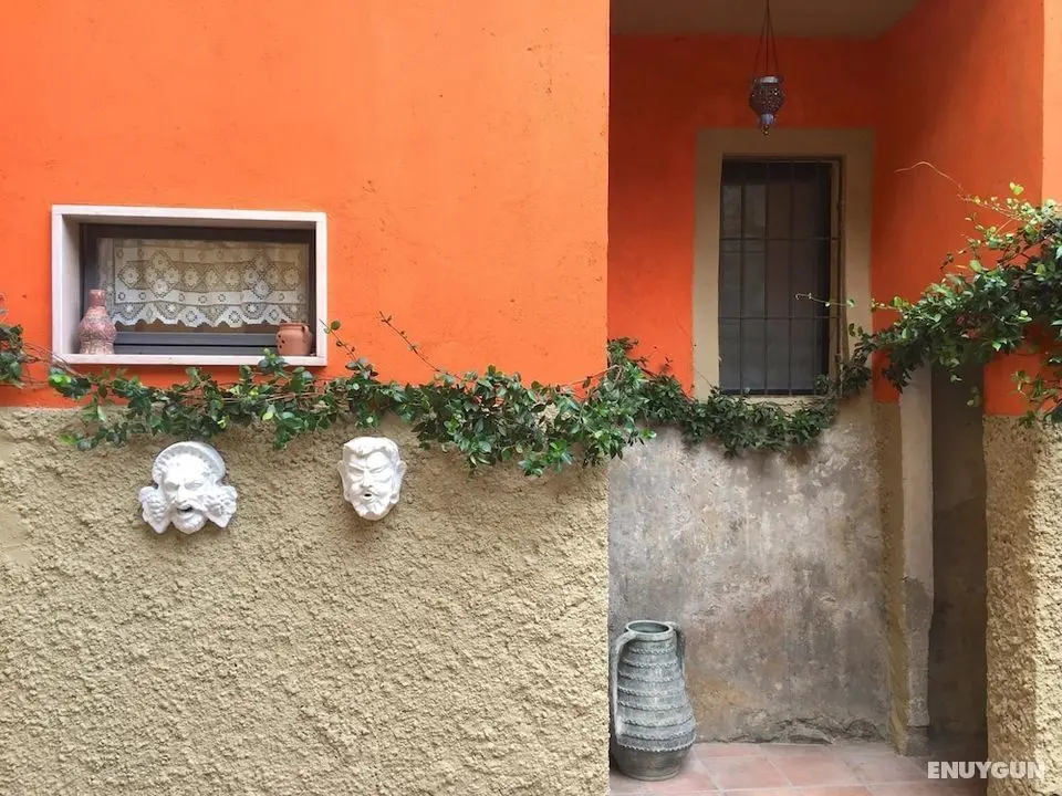 Casa al Teatro - Dış Mekanlar