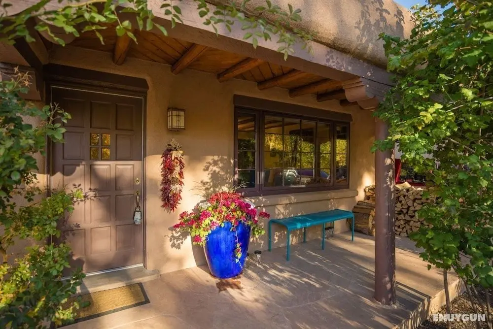 Casa Contenta - Charming East Side Family Home With Hot Tub, Walk to Canyon Rd - Dış Mekan