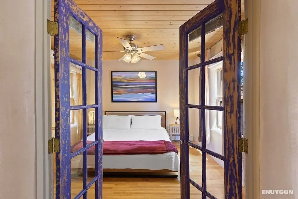 Casa Intima - Downtown Adobe, Walk to Plaza and Railyard, Kiva Fireplace, Large Enclosed Yard - Oda