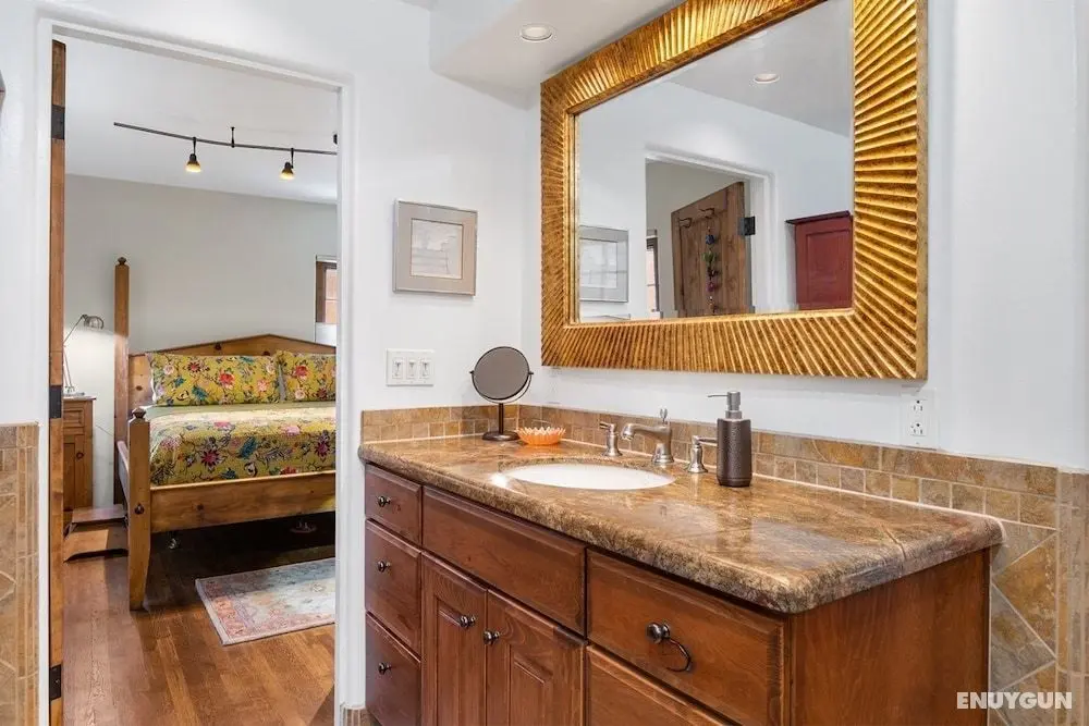 Casa O'keeffe - Five-minute Walk to The Plaza, Quiet Neighborhood, Comfort and Convenience - Oda
