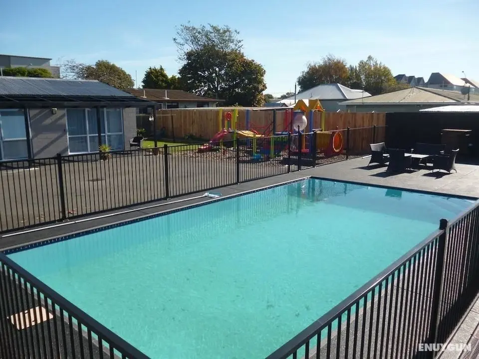 Cashel Court Motel - Havuz