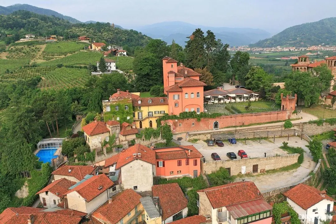 Castello Rosso - Genel